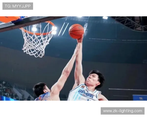 杨瀚森轻松无视防守弧顶三分命中展现精准射术