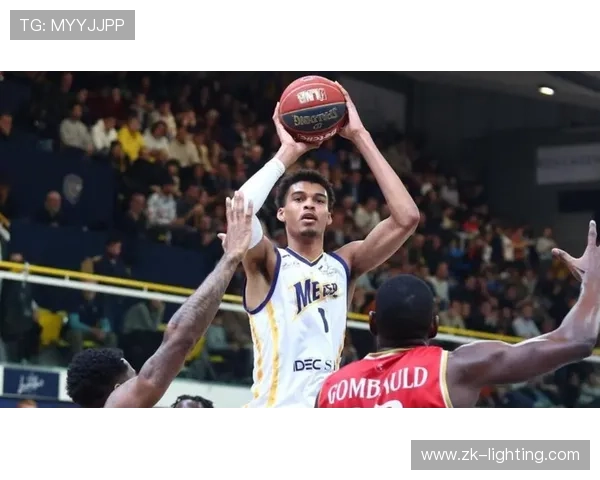 文班亚马惊艳逆天上篮助马刺取得开赛四连胜